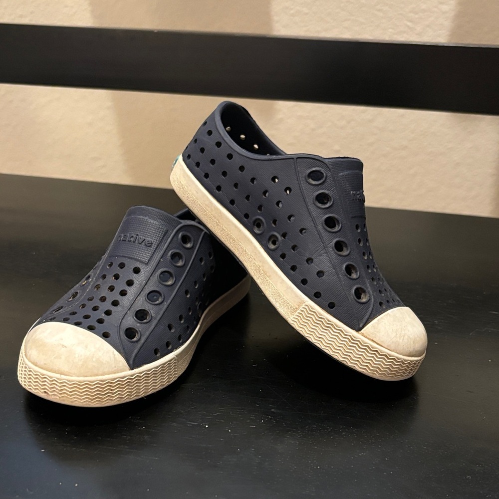 Native Kids Dark Blue and Beige Water Shoes